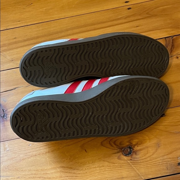 ADIDAS VL Court 3.0 Sneakers Men’s 9 White Red Leather Suede Gum Sole - Picture 6 of 7